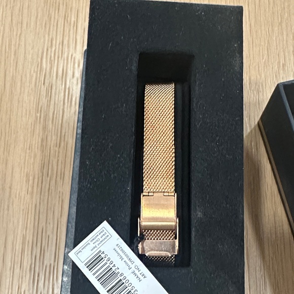 Daniel Wellington Rose Gold Mesh Watch - Picture 9 of 10